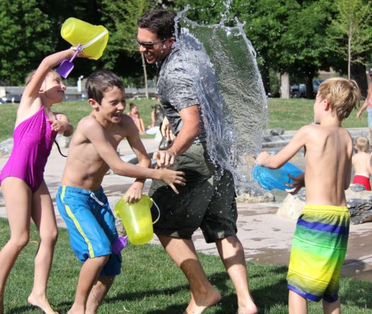 https://emocjedziecka.pl/wp-content/uploads/2017/06/water-fight-children-water-play-51349-525x443.jpeg